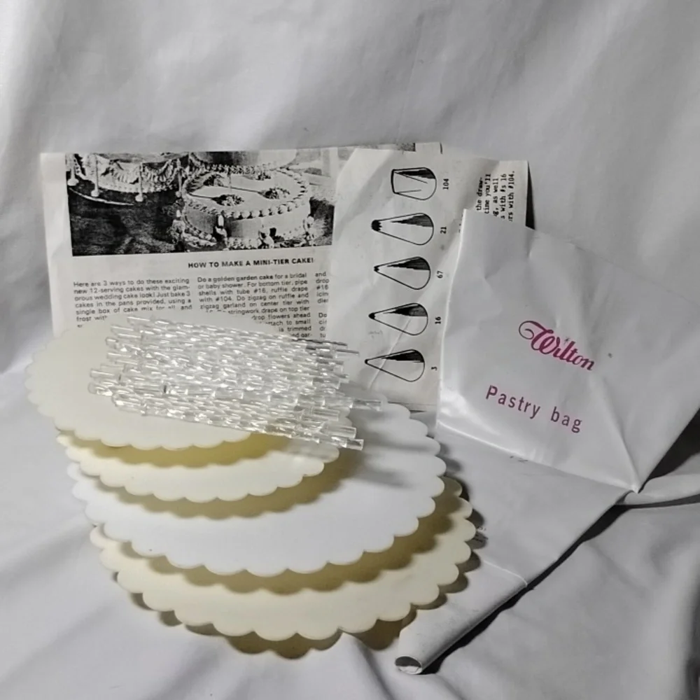 Vtg. 1974 Wilton Mini-Tier Cake Decorating Set
